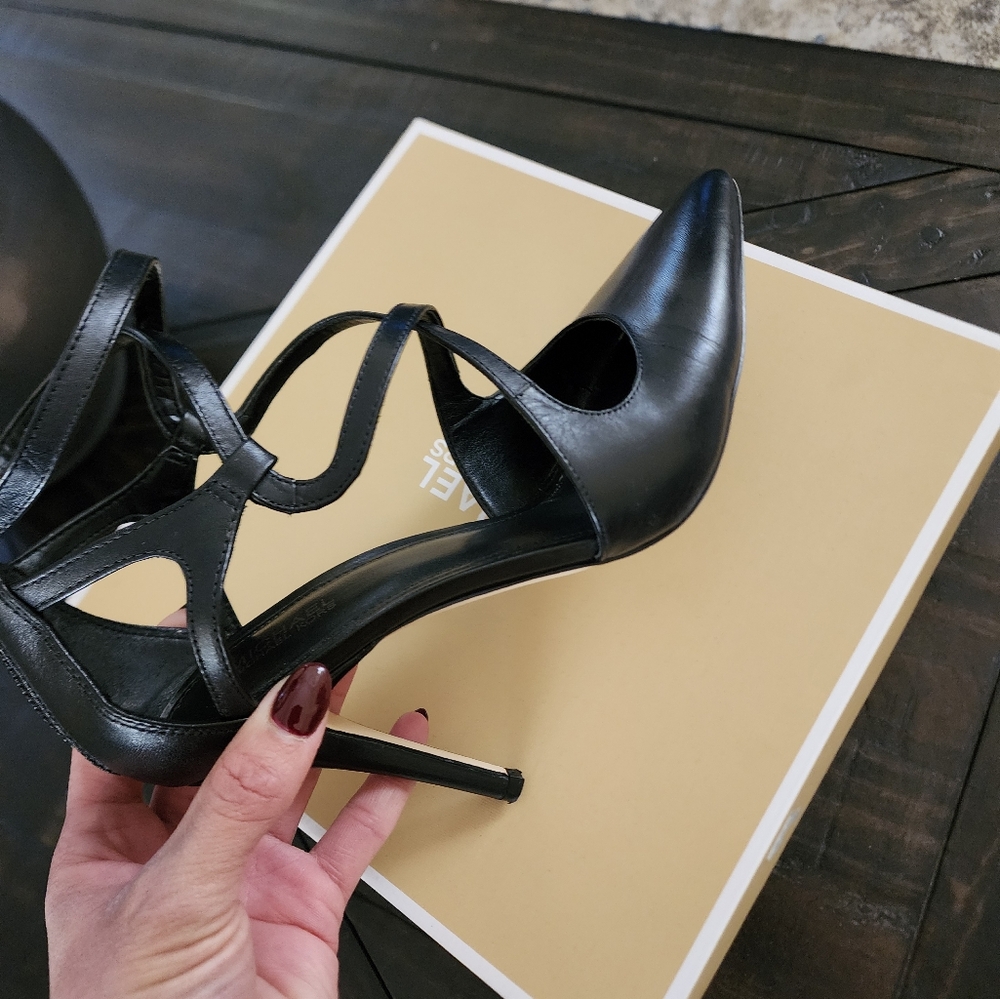 GORGEOUS! Michael Kors pumps